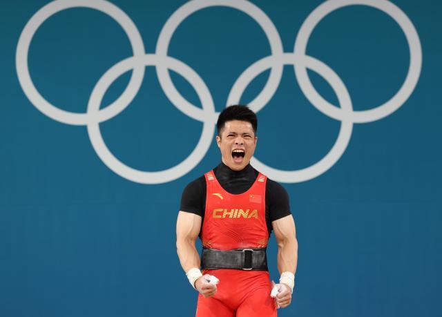 巴黎奥运会丨举重——男子61公斤级：李发彬夺冠XxjpseC007058_20240808_MVPFN0A001.jpg